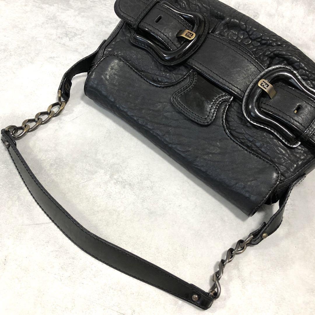 FENDI チェーンショルダーバッグ レザー ベルトモチーフ