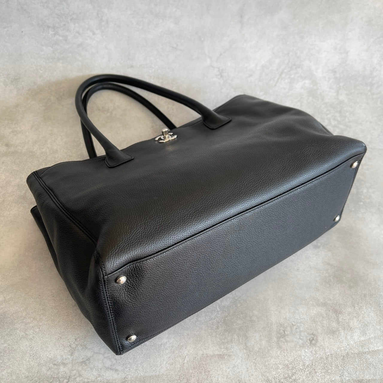 CHANEL エグゼクティブトート キャビアスキン ブラック 11番台