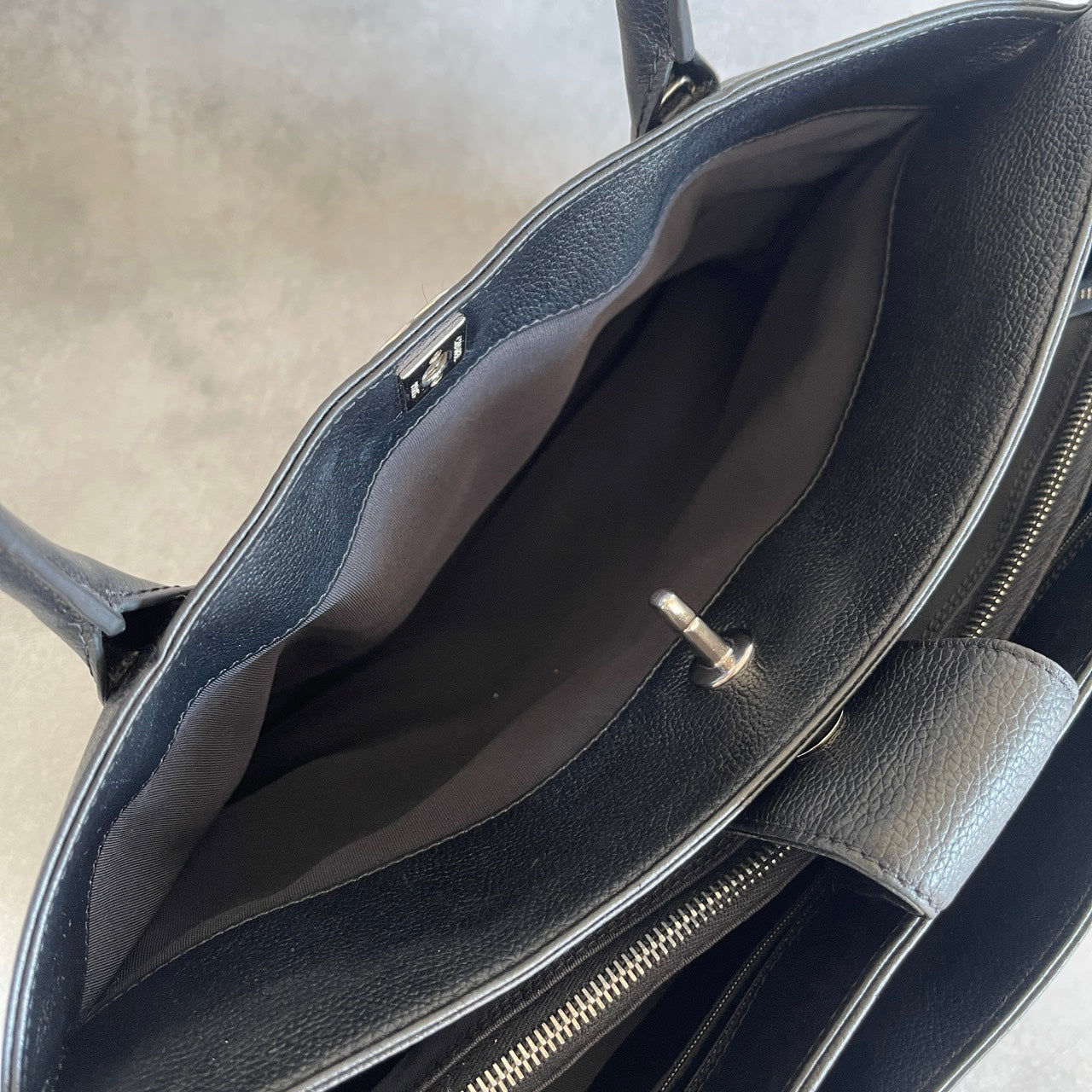 CHANEL エグゼクティブトート キャビアスキン ブラック 11番台